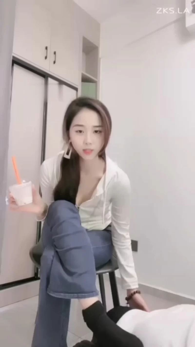 美腿/足控 九莲TJ：嘴喂食运动鞋棉袜踩狗口水浓痰鞋底钻胯骑狗背【1V+1.74GB】