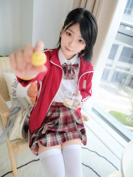 福利姬 素人渔夫万元私定[林书辞]jk服清纯美少女嫩妹[小枫]【1V+5.64G】