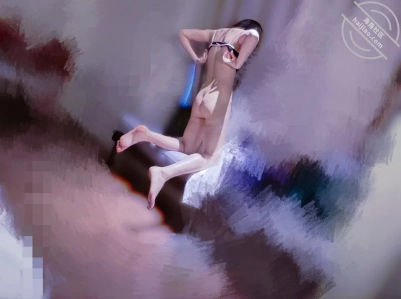 合法萝莉 [剧情lu'a]趁妹妹玩手机偷偷的从后面压在她身上，插进去【1V8P+205M】