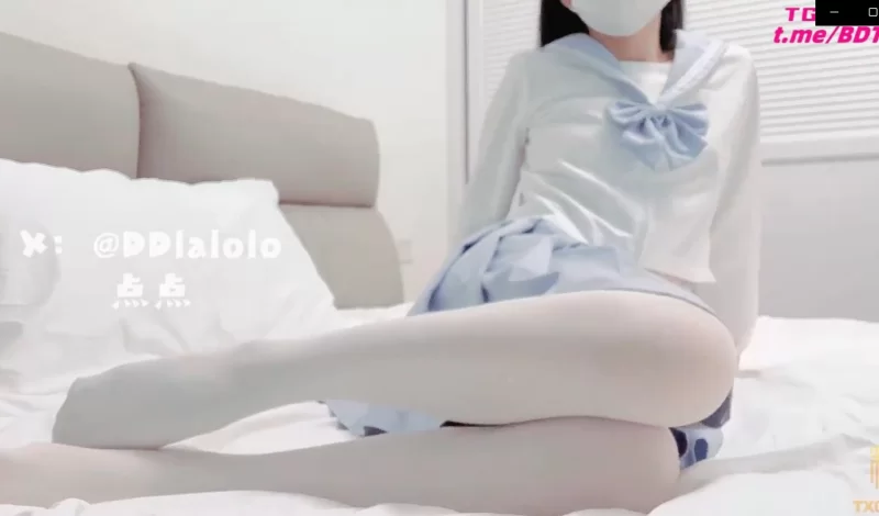 福利姬 [白丝jk]少女幻龙潮吹自慰 粉嫩骚穴狂喷淫水【1+428M】