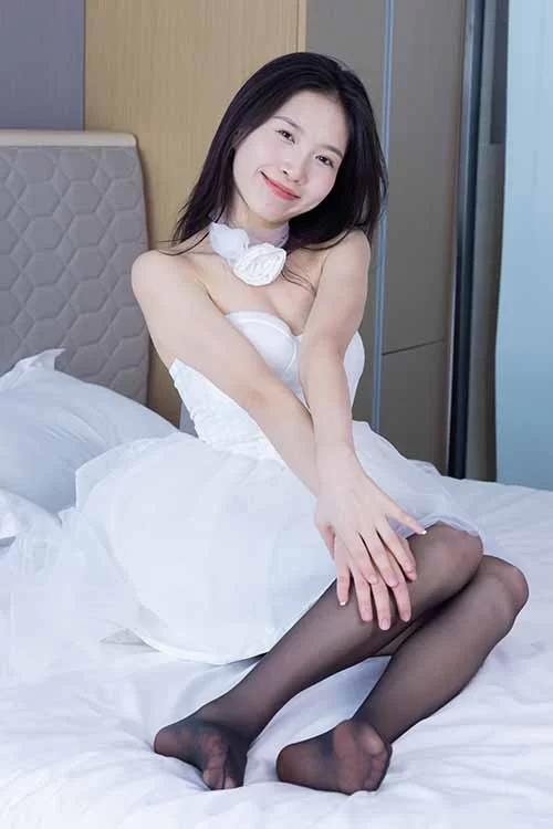 美腿/足控 袜啵啵-芝士-高跟鞋、黑丝红丝超短裙[169P-1V-1.6G百度网盘]【169p1v+1.6G】