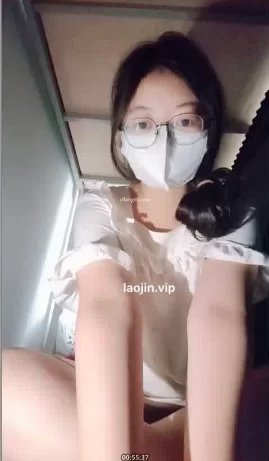 自拍 2025年8月最新，真实女大学生宿舍，[纯情女大]眼镜妹【1v+2.86G】