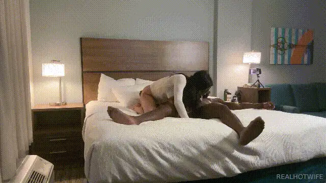 自拍 7月新品，顶级绿帽媚黑淫妻[RealHotWife]推特付费，大胡子光头黑人硬汉花式爆肏【多p+v+1.44G】