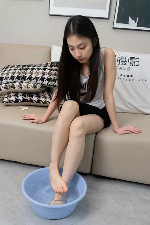 美腿/足控 甜予摄影-诺诺-凉鞋、棉袜裸足、泡脚剪指甲剧情【134p1v+1.4G】