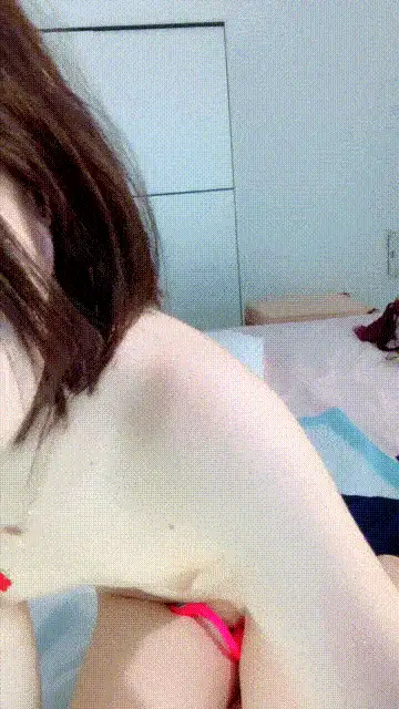合法萝莉 逼逼粉嫩的纯情小妹全程露脸大秀直播无毛白虎很是性感【2+1031MB】