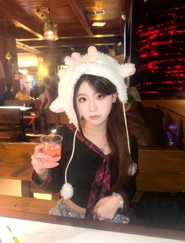 自拍 推特2.6万粉丝福利姬[忧郁是我的主旋律]核弹巨乳S级身材在线发骚！【1+1.1g】