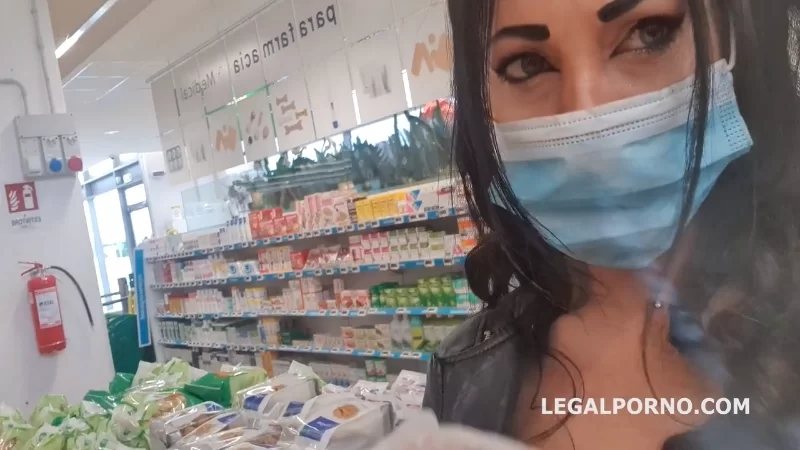 肛交 legalporno厂牌 稀有的疫情居家隔离自拍影片 展现AV演员生活中的细节【2v+3.5g】