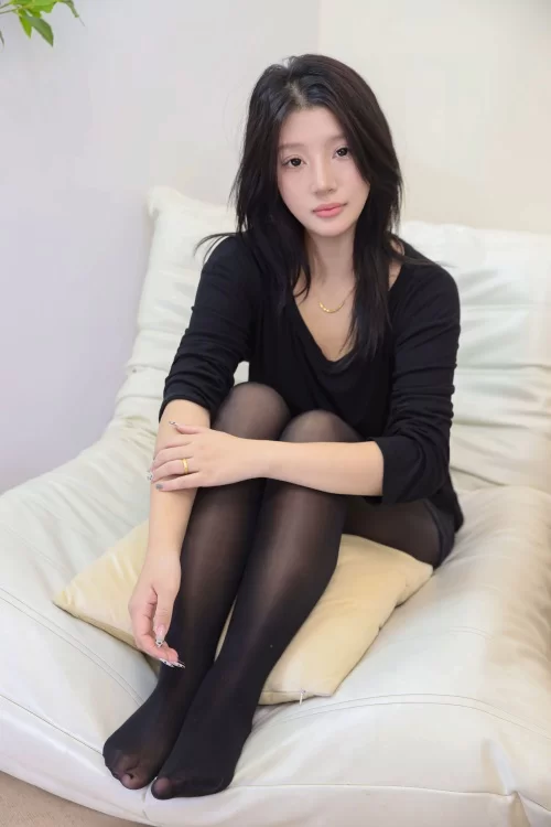 美腿/足控 绮梦摄影-甜甜-牛仔裙性感黑丝美腿【348p1v+1.8G】