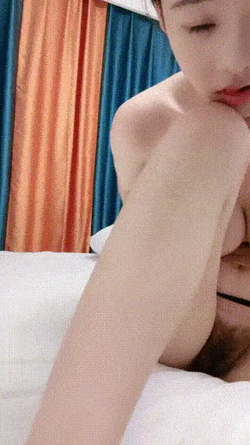 美女御姐 [少女秘书]美颜巨乳翘臀粉穴 高颜值大长腿 无套啪啪掰【2+500MB】