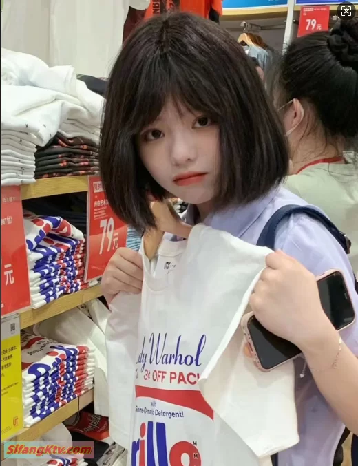 女大学生 李月-反差清纯美少女 日常生活是女神 私下是金主的小母狗【7V45P+240M】
