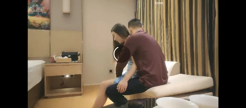 福利姬 身材丰腴高挑，尤其是屁股又大又圆，鸡巴插入夹的销魂刺激啪啪猛烈驰骋【1v+400m】