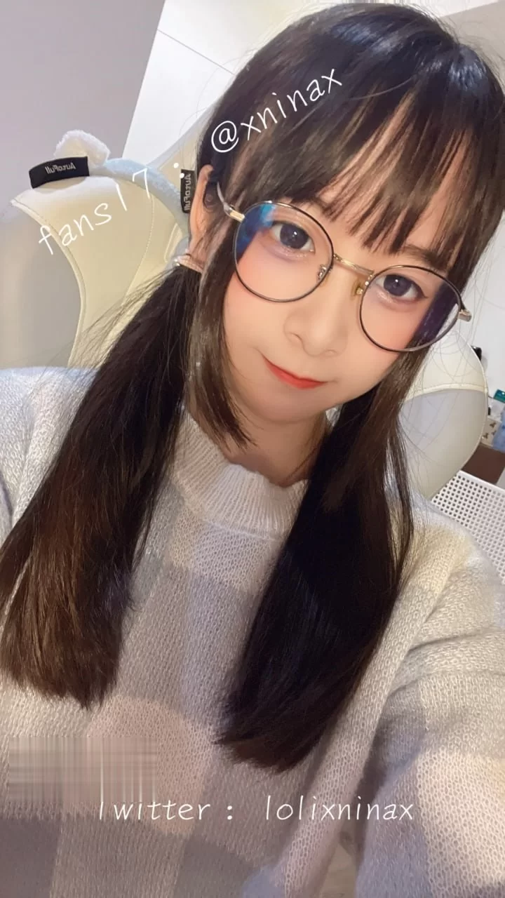 合法萝莉 高颜值萝莉f@小只马妮娜，粉嫩的美穴只想狠狠插入！【74v+3.92g】