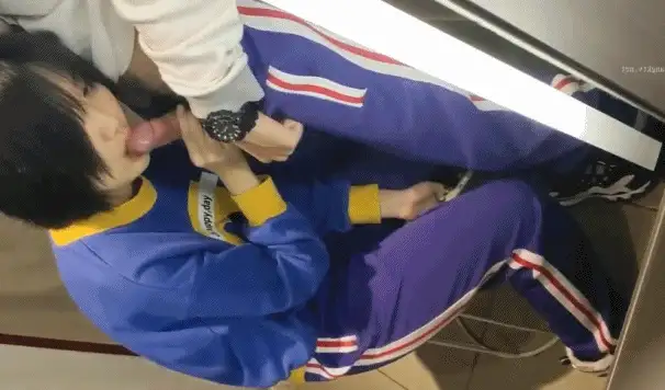 女大学生 大神约学妹ஐ女友商场试衣间口交口爆 多视角拍摄【9V+114M】