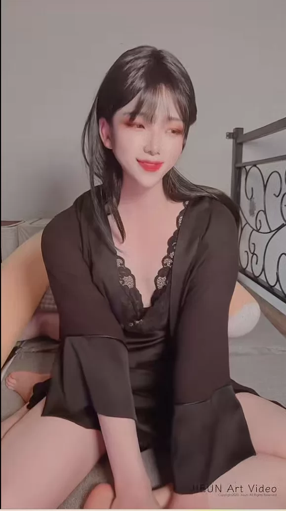 高颜值 韩国超火网红福利小屌自慰~爆菊打飞机，各种制服撸管射精【1V+700M】