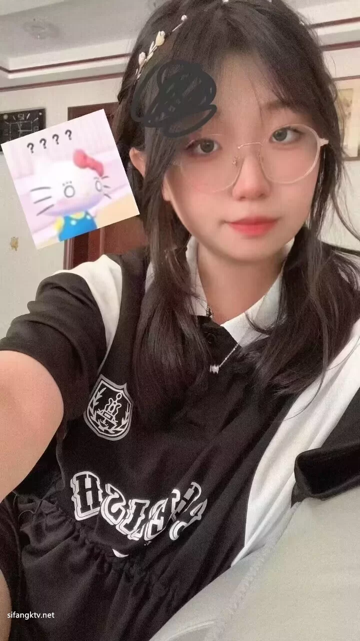 女大学生 反差泄密，二线小明星，大二艺术生学妹和金主爸爸酒店【4v+745M】