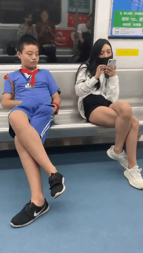 各种门 极品奇葩稀缺！大开眼界！500+部各种直播走光+公共场所啪啪被偷拍小视频【533v+16g】