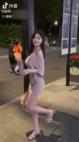 自拍 年度重磅~超人气网红美糯子米妮大萌萌 超大尺度，抖音被扒出来了，女神原来这么浪【1+3.8g】