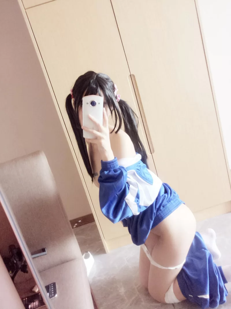 福利姬 早期福利姬双马尾赛高土豪定制版3套【422P26V+1.4G】