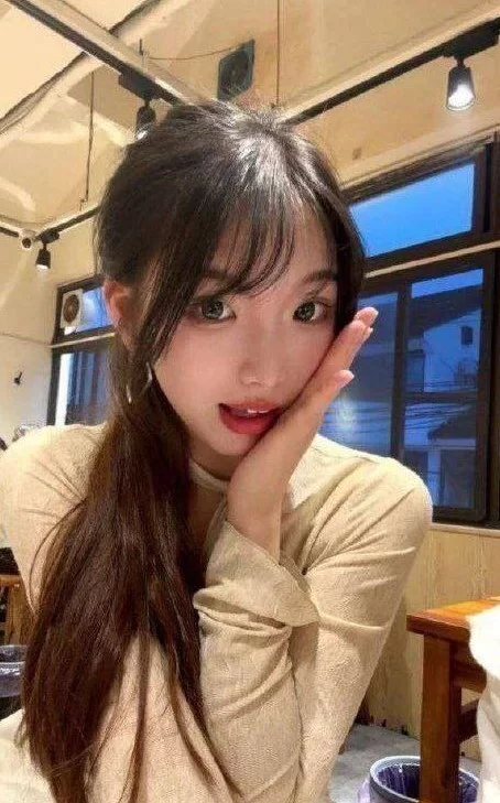 福利姬 [原档泄密]极品女大学生校花，第一视角性爱，很有代【1+90M】