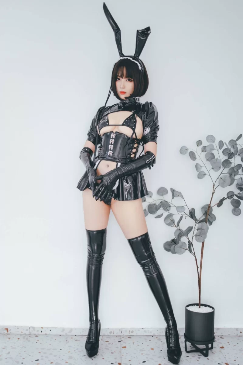 国产coser 轩萧学姐 兔女郎女仆 [52P1V-517MB]【52P1V+517M】