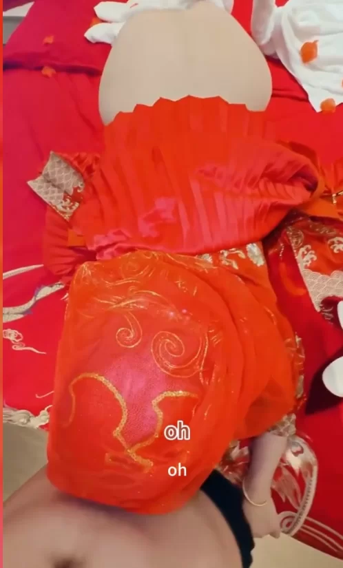其他 洞房花烛夜前夕提前替新郎中出 内射新娘【1v+1.32g】