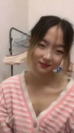 自拍 强烈推荐[大一学生妹]震惊18岁小学妹下海，清纯可爱【1v+481M】
