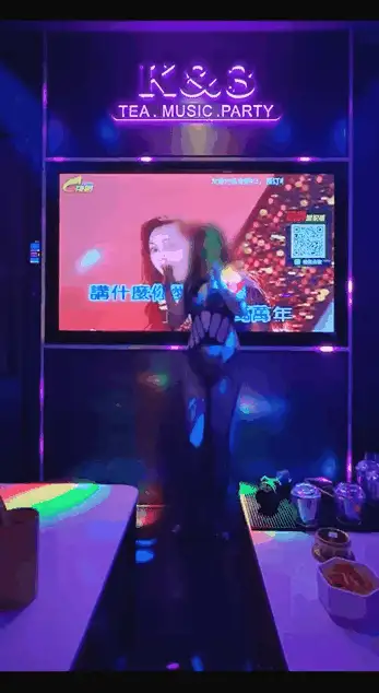 福利姬 顶级美乳九头身御姐阿罗拉合集60V/113P/2.02G【1+630M】
