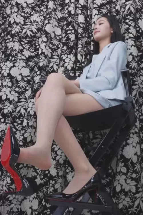 美腿/足控 Dayue-制服OL肉丝展示她的39码脚丫[1V-0.9G百度网盘]【1V+0.9g】