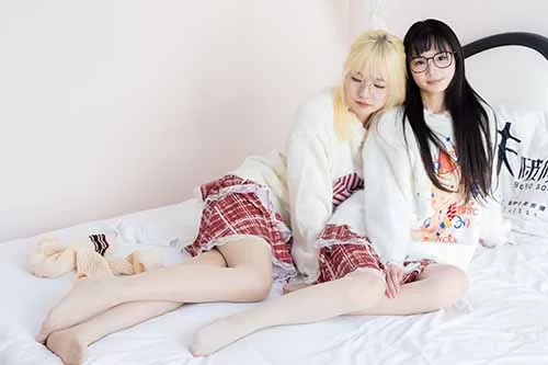 美腿/足控 袜啵啵-小甜豆甜甜圈-油亮肉丝、堆堆袜套、白棉袜【172p1v+1.8G】