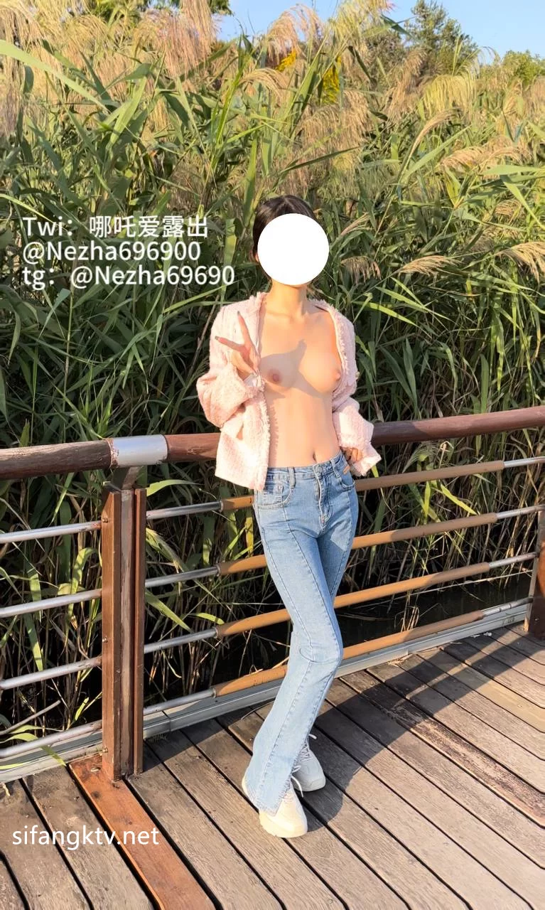自拍 人前露出女大学妹『哪吒』高挑身材超高颜值，清纯淫靡【92V173P+3.67G】