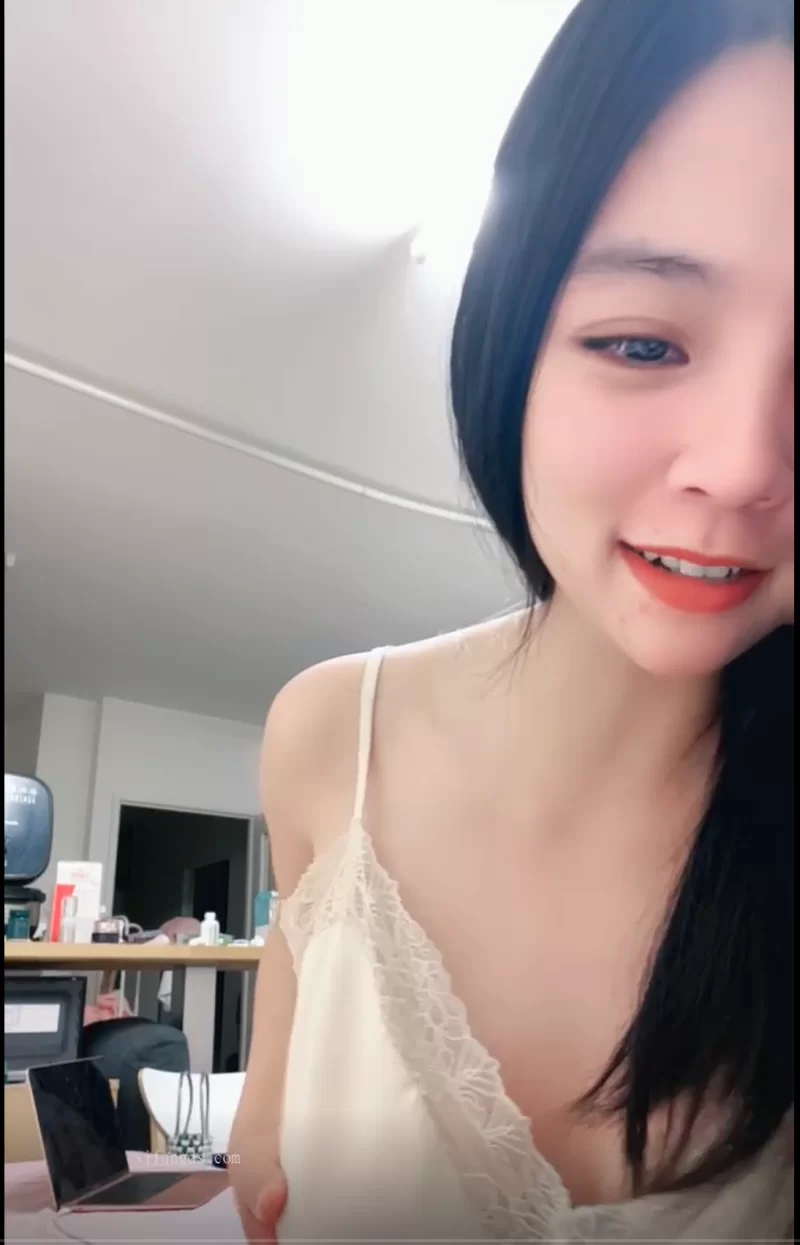 熟女少妇 [椰树椰汁]网红脸爆乳女神！掰开骚逼欠干【7v+6.7g】