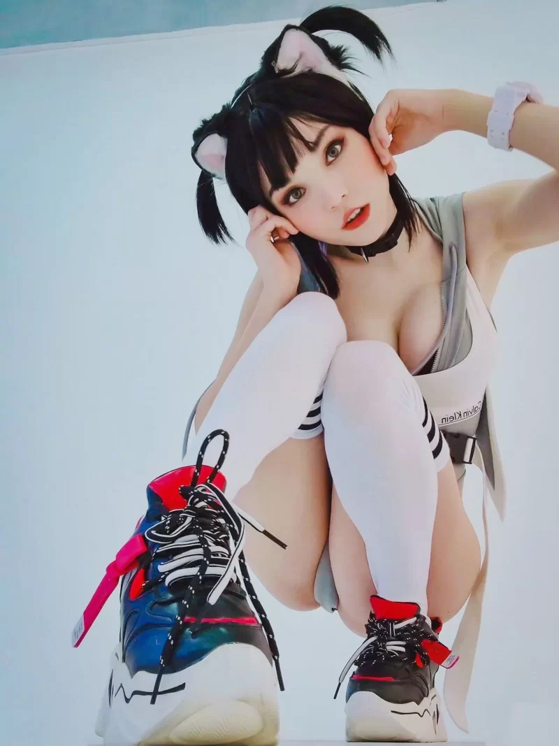 coser 俄罗斯极品COSER·RocksyLight罗克西-莱特·纯欲系白筒袜写真套图【100P+443MB】