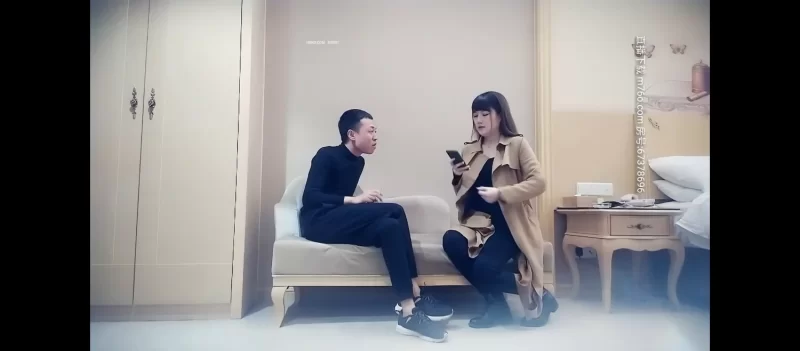 福利姬 清纯苗条外围美女，红裤衩老黄火力全开，抠舔狂干激情四射，进门到离开【1v+357m】