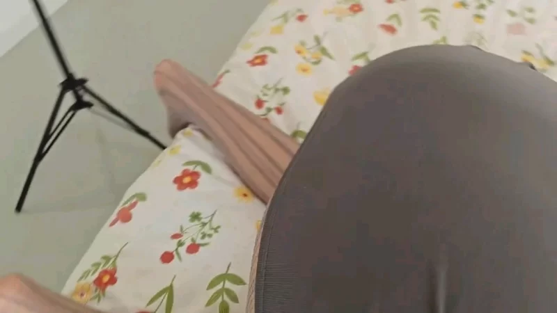 有剧情的 善良的小嫂子改名单亲母子-开着门享受美腿老妈的骚逼【1V+385M】