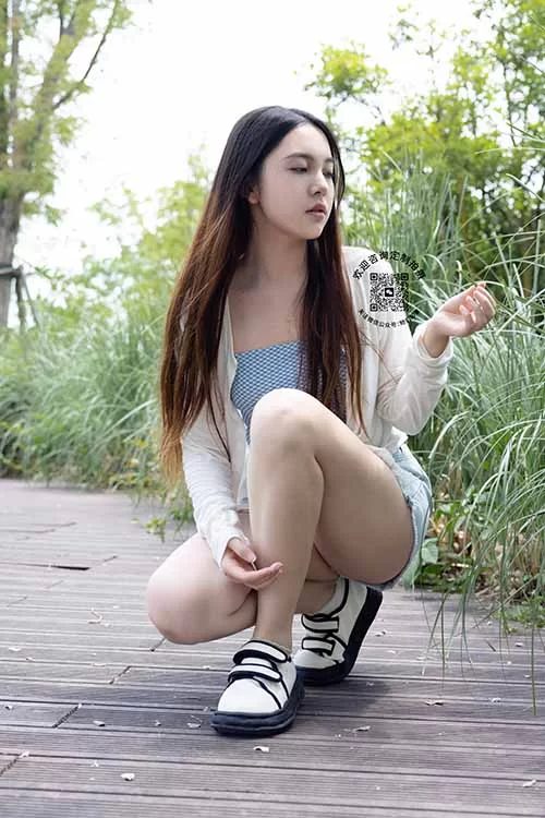 美腿/足控 她们印象-金麦-户外热裤棉袜裸足[185P1V1.2G百度网盘]【185p1v+1.2G】
