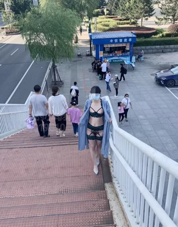 美女御姐 月下主人的小母狗-一步到胃极品女神拳交SM露出调教合集【19V75P+220M】