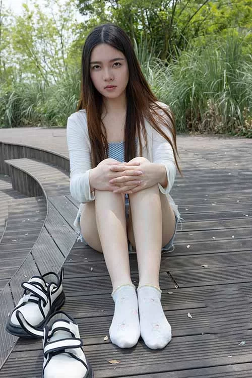 美腿/足控 她们印象-金麦-户外热裤棉袜裸足[185P1V1.2G百度网盘]【185p1v+1.2G】