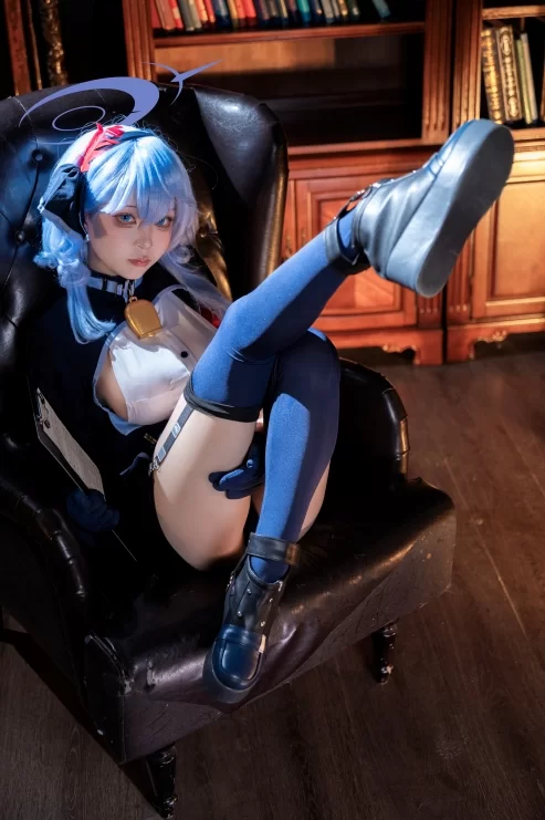 国产coser 矢量鱼 - 《蔚蓝档案》 天雨亚子  30P-325M【30P+325M】