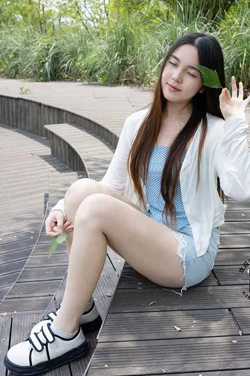 美腿/足控 她们印象-金麦-户外热裤棉袜裸足[185P1V1.2G百度网盘]【185p1v+1.2G】