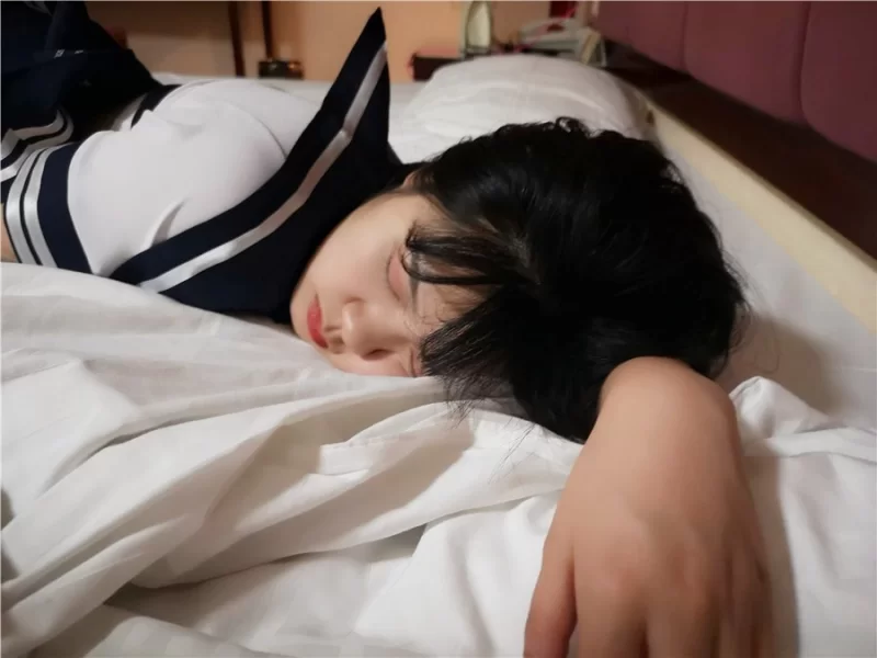 女大学生 觊觎很久的清纯学妹❤️醉了换上黑白丝各种啪啪啪【98P+20V+3.15G】