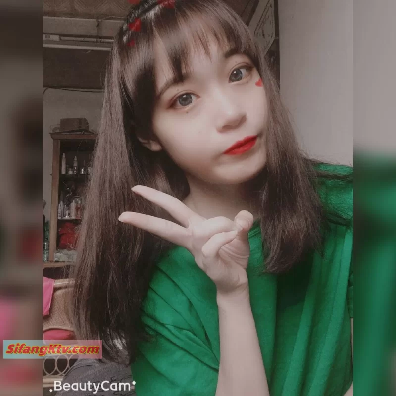 自拍 《台湾情侣泄密》冒充经纪人忽悠漂亮小姐姐脱光光❤️【1v+640M】