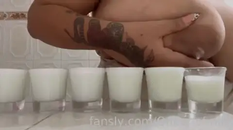 合集 ✨[圣乳教]亚裔大奶牛乳液狂飙❤️奶水狂喷四溅❤️喷到天花板不挤也漏奶 ！【NPNV+77G】