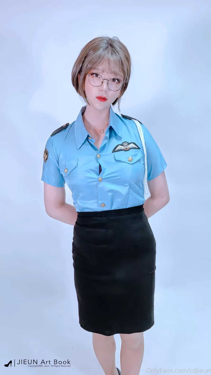 高颜值 韩国超火网红福利小屌自慰~爆菊打飞机，各种制服撸管射精【1V+700M】