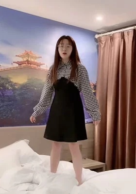 各种门 阜阳乡村网红❤️赵小娜❤️酒店激情做爱翻车 针孔视频【1v+210m】