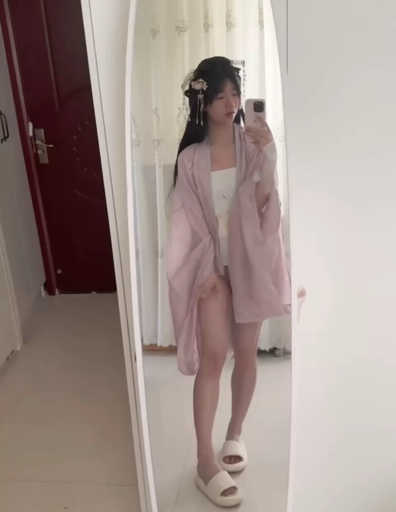 合集 自收集QQ自录合集，必看系列，QQ小圈合集打屁股cos只有你想不到没有这里没有的【56v+6g】