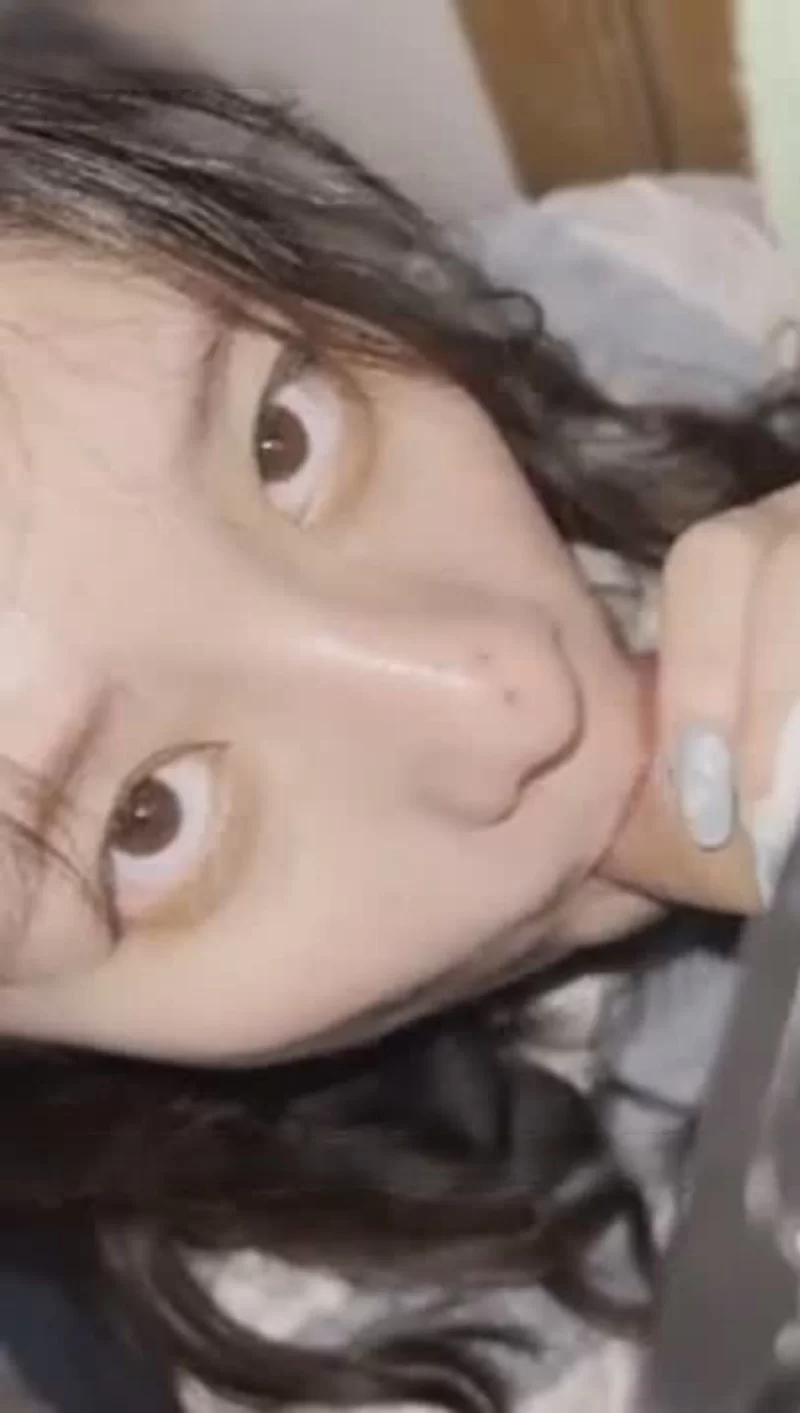 自拍 夜晚樓梯間調教小學妹 無辜的眼神非常可以【5p+20v+489M】