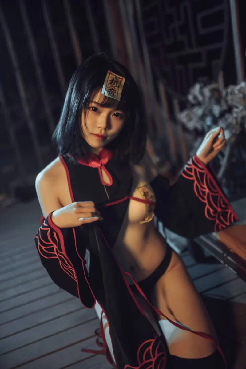 国产coser 七月喵子 - 小僵尸 [22P-179MB]【22P+179M】