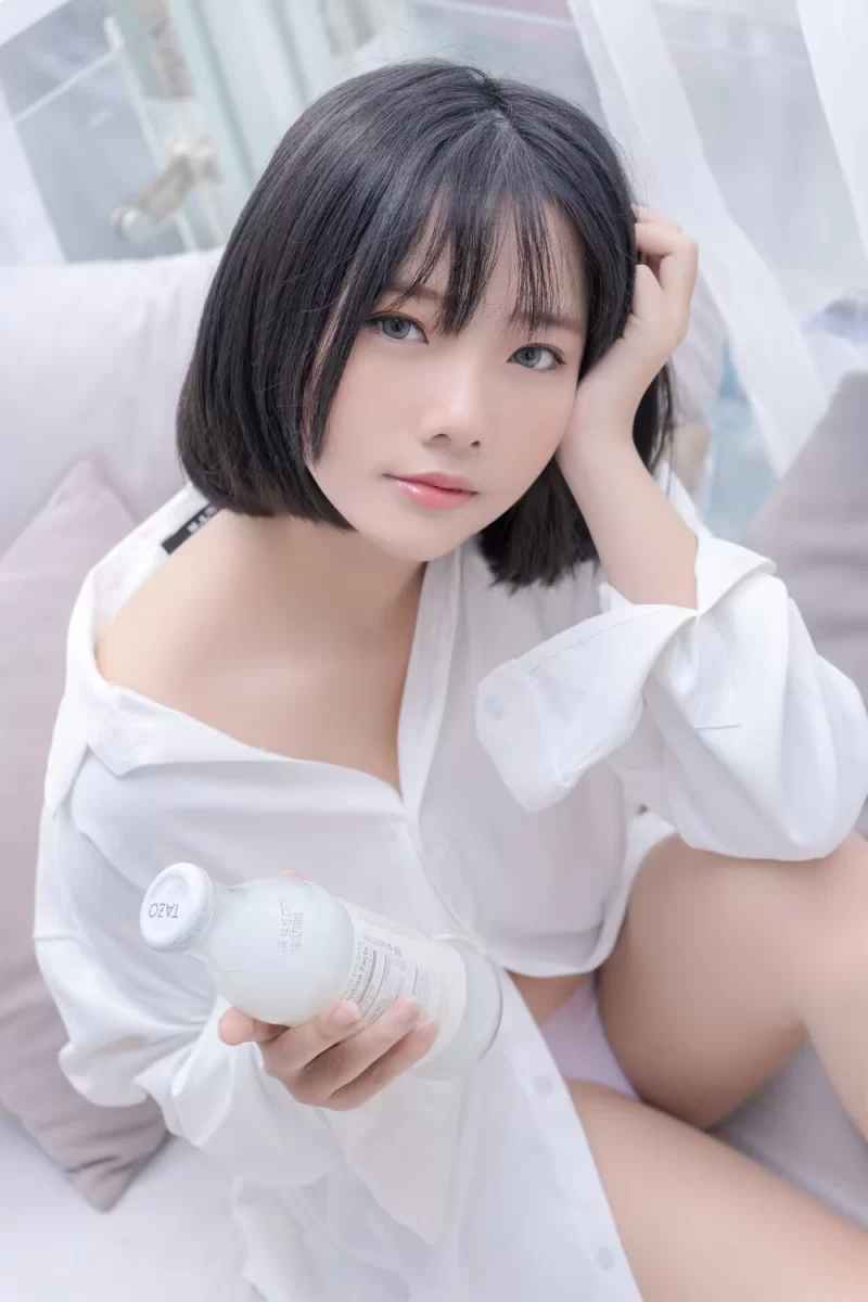 日韩coser Messie Huang Boyfriend's shirt [26P-60MB]【26P+60M】