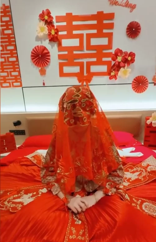 其他 洞房花烛夜前夕提前替新郎中出 内射新娘【1v+1.32g】