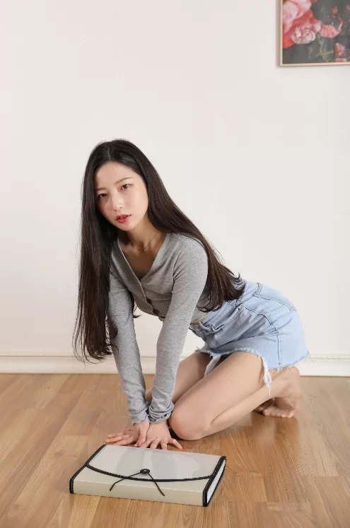 日韩模特 [BUNNY] Risa - 牛仔短裙肉丝家教 101P-163M【101P+163M】